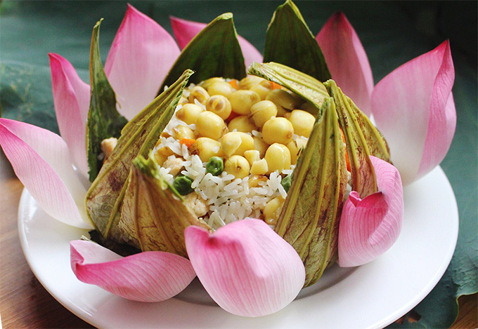 Cơm hấp lá sen thanh mát ngày hè