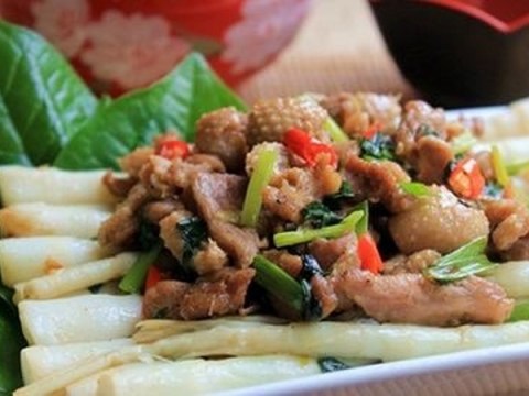 com ngon hon voi thit vit xao mang truc dam da la mieng Cơm ngon hơn với thịt vịt xào măng trúc đậm đà, lạ miệng