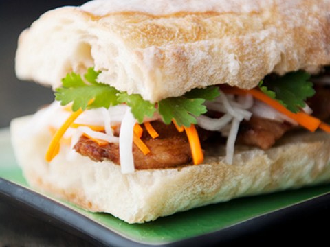 cong thuc lam mon banh mi kep thit an sang Công thức làm món bánh mì kẹp thịt ăn sáng