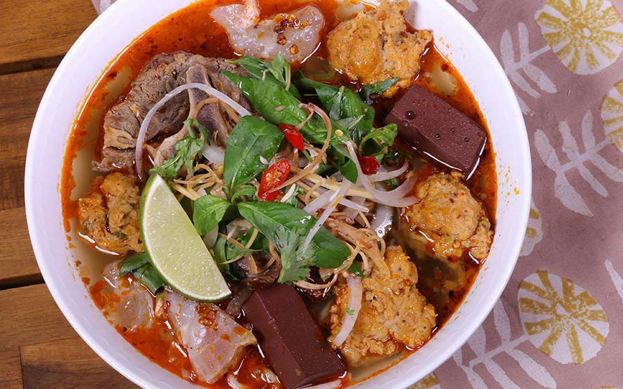 Công thức nấu bún bò Huế chuẩn ngon