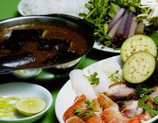 Cùng thử lẩu mắm nóng hổi