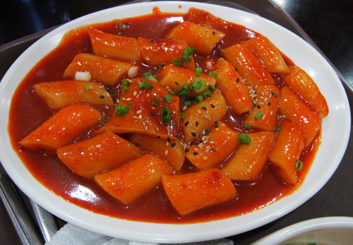 Cuối tuần, đãi bạn món tteokbokki cay nồng, ngon không cưỡng nổi