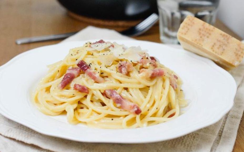 Cuối tuần đãi cả nhà món mì Ý Carbonara ngon hơn ở tiệm