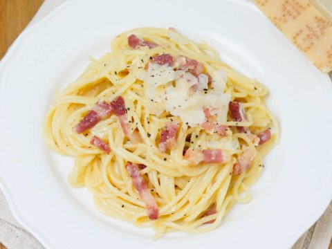 cuoi tuan dai ca nha mon mi y carbonara ngon hon o tiem Cuối tuần đãi cả nhà món mì Ý Carbonara ngon hơn ở tiệm