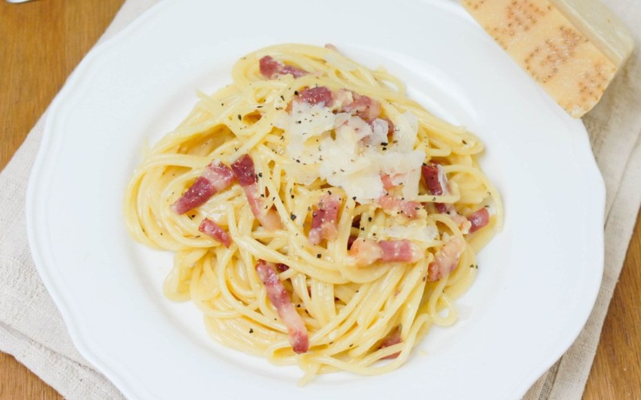 Cuối tuần đãi cả nhà món mì Ý Carbonara ngon hơn ở tiệm