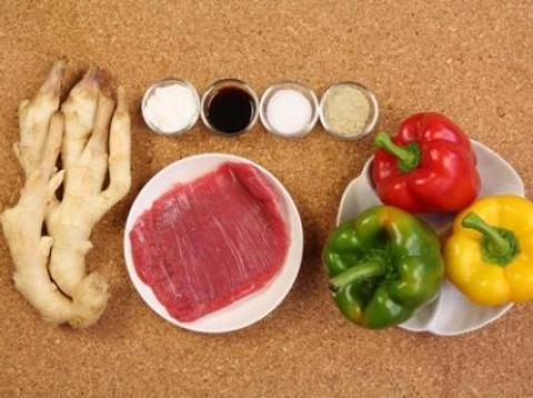Cuối tuần đãi cả nhà món thịt bò xào ớt chuông thơm ngậy
