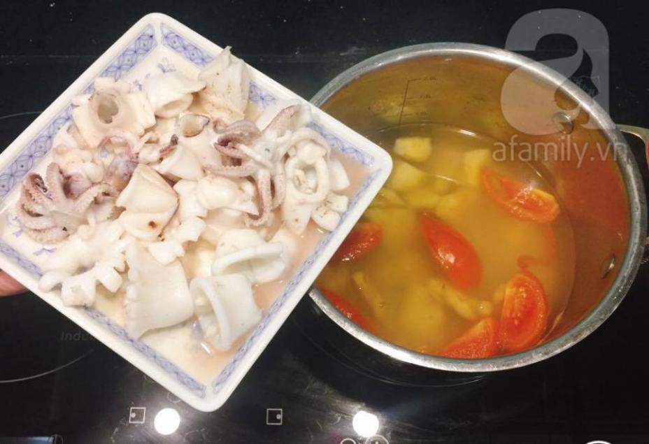 Cuối tuần đổi món với canh mực nấu chua thanh mát