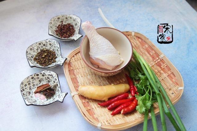 Cuối tuần làm đùi gà trộn tỏi ớt, hấp dẫn đến mức hàng xóm cũng phải sang xin công thức