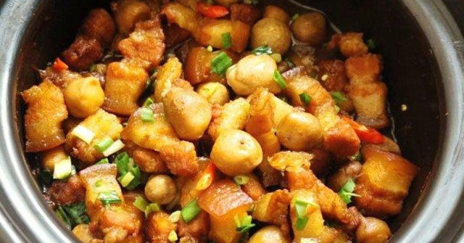 Cuối tuần lạnh, vợ nấu 6 món thịt kho chồng con không bước chân khỏi cửa để ở nhà ăn