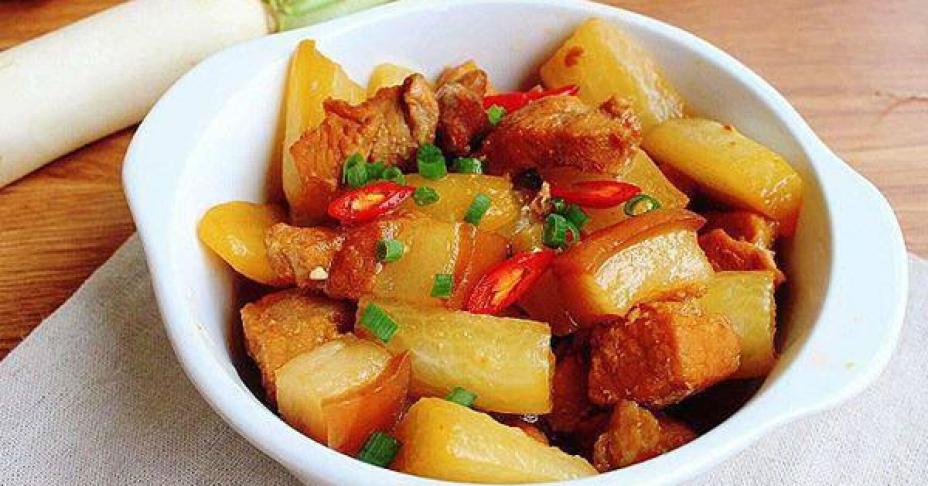 Cuối tuần lạnh, vợ nấu 6 món thịt kho chồng con không bước chân khỏi cửa để ở nhà ăn