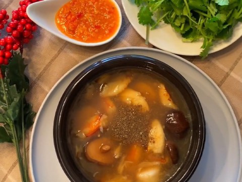 cuoi tuan sang chanh voi soup bao ngu bo duong ma cach che bien lai vo cung don gi Cuối tuần sang chảnh với soup bào ngư bổ dưỡng mà cách chế biến lại vô cùng đơn giản: Ăn xong đảm bảo chị em sẽ quên hết bực dọc suốt cả tuần qua!