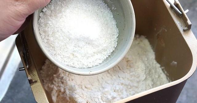 Cuối tuần tôi làm một mẻ bánh mì dừa thơm nức, cả tuần sau gia đình có đồ ăn sáng sạch - ngon