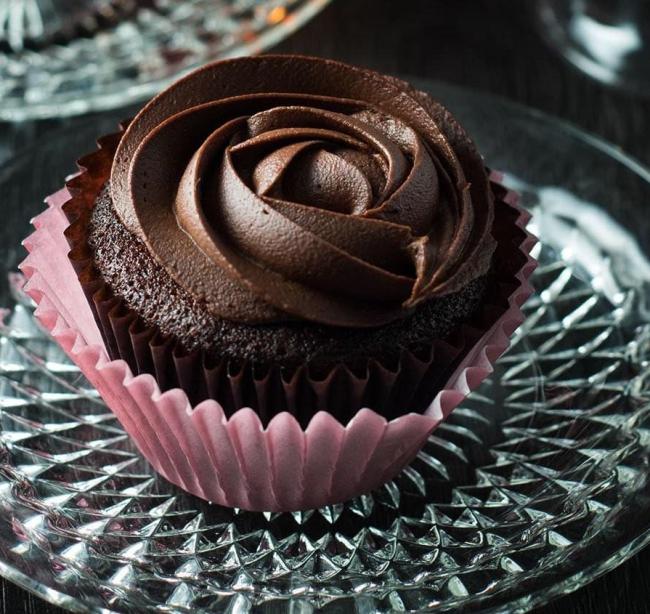 Cupcake chocolate mà ngon đẹp cỡ này thì ai cũng muốn ăn ngay!