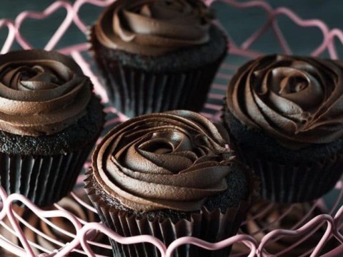 cupcake chocolate ma ngon dep co nay thi ai cung muon an ngay Cupcake chocolate mà ngon đẹp cỡ này thì ai cũng muốn ăn ngay!