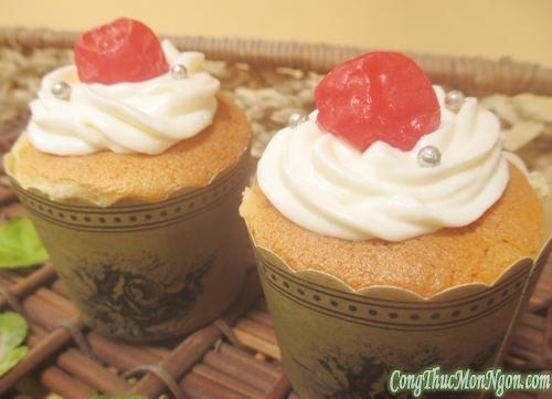 Cupcake nhân kem chanh leo ngon tuyệt!