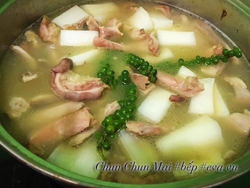 Dạ dày hầm tiêu xanh dai giòn, nóng hổi cho ngày đông