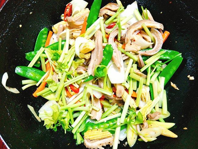 Dạ dày xào thập cẩm dai dai thơm thơm cực hấp dẫn