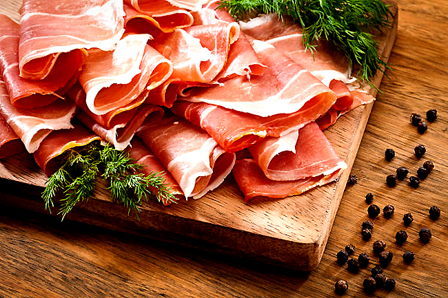 Dăm bông Parma ham danh tiếng và đắt tiền từ Italy