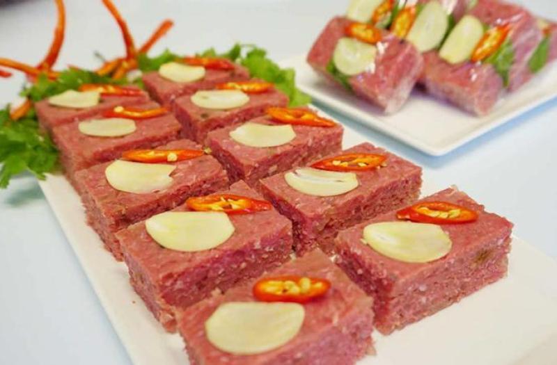 Dân buôn chuyên nghiệp tiết lộ cách phân biệt nem chua làm từ thịt hỏng, chỉ bán không ăn