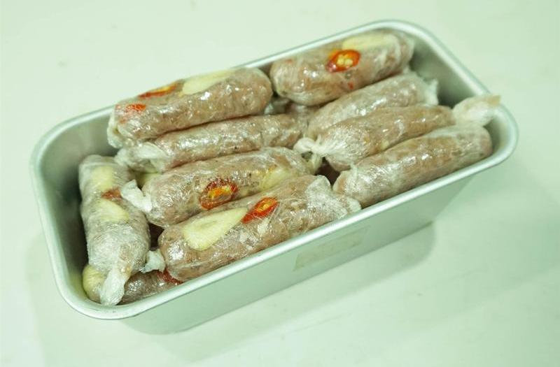 Dân buôn chuyên nghiệp tiết lộ cách phân biệt nem chua làm từ thịt hỏng, chỉ bán không ăn