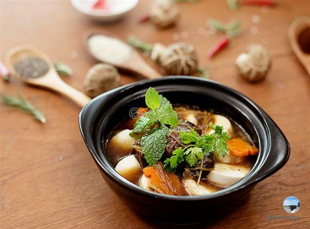 Đậu hũ non om nấm hương