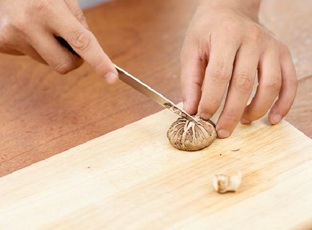 Đậu hũ non om nấm hương