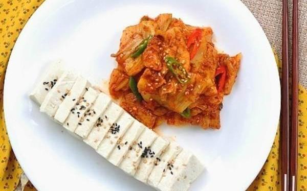 Đậu phụ và thịt xào kim chi: Món ngon 2 trong 1 cho bữa tối chuẩn bị trong nháy mắt