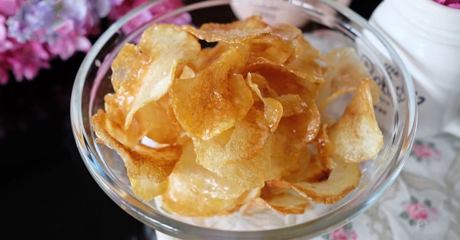 Đây là bí quyết làm snack khoai tây mỏng giòn ngon hơn đi mua