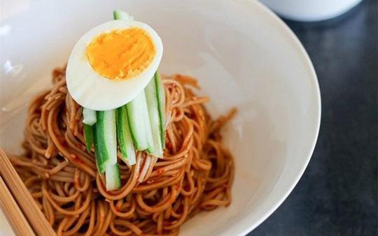 Đêm giao thừa người Nhật ăn mì soba