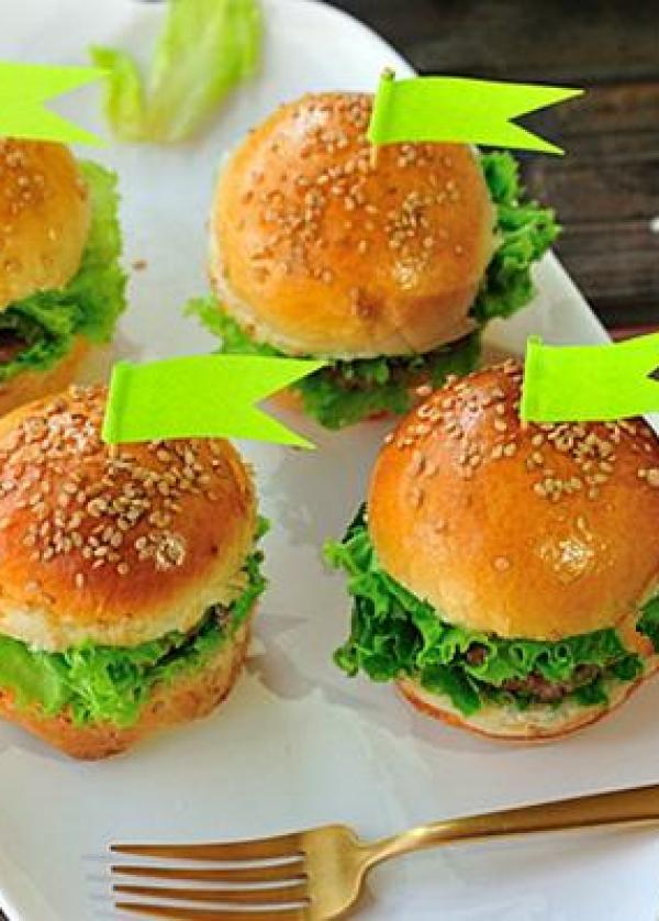 Đổi món cho bữa sáng với món bánh hamburger mini siêu cute