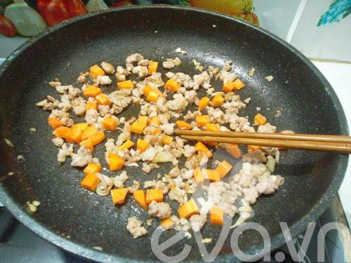 Đổi món với nui xào thịt cho cả nhà