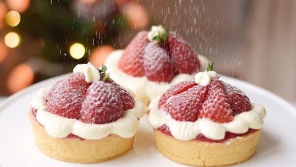 Đón Giáng sinh, học 9X Sài Gòn tự làm bánh tart dâu tây tuyệt ngon lại siêu đẹp để 'sống ảo'