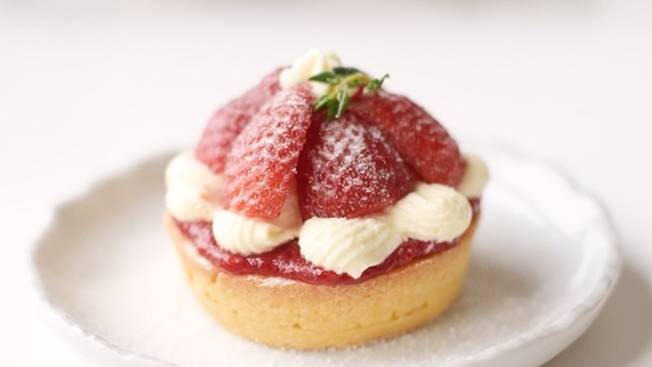 Đón Giáng sinh, học 9X Sài Gòn tự làm bánh tart dâu tây tuyệt ngon lại siêu đẹp để 'sống ảo'