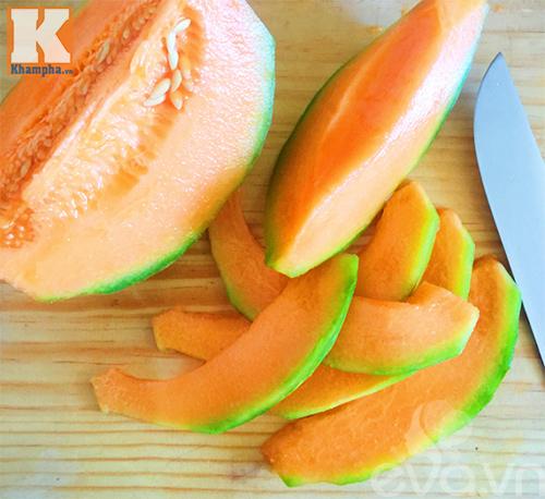 Dưa vàng sấy dẻo đãi khách dịp Tết