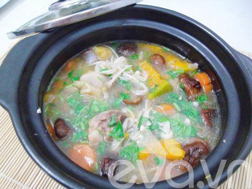 Đùi gà hầm nấm và bí đỏ