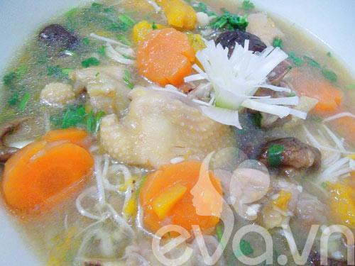 Đùi gà hầm nấm và bí đỏ