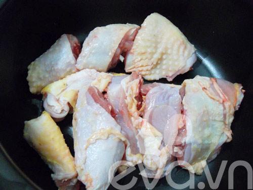 Đùi gà hầm nấm và bí đỏ