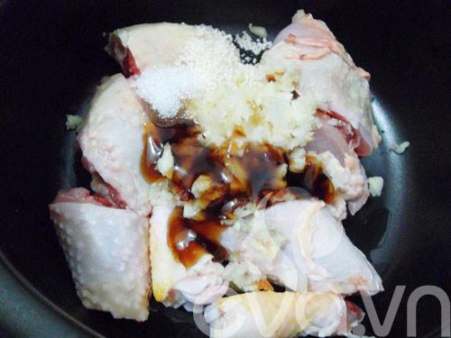Đùi gà hầm nấm và bí đỏ