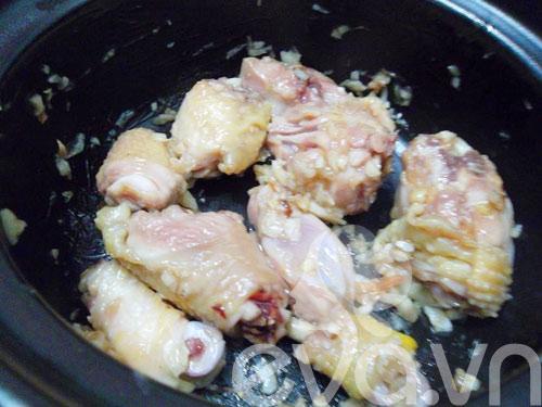 Đùi gà hầm nấm và bí đỏ