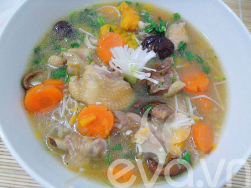 Đùi gà hầm nấm và bí đỏ
