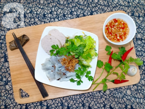 dung chao khong dinh trang banh cuon tuong khong de ma de khong tuong an ngon cuc Dùng chảo không dính tráng bánh cuốn: Tưởng không dễ mà dễ không tưởng, ăn ngon cực!