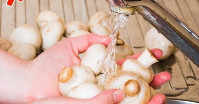 Đừng rửa những loại thực phẩm này trước khi nấu nếu không muốn rước thêm vi khuẩn và bệnh vào người các mẹ ơi!