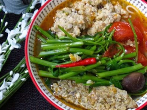 food blogger lien rom bay cach nau canh bun chay ma khong can dau hu ngon den bat ngo Food Blogger Liên Ròm bày cách nấu canh bún chay mà không cần đậu hũ, ngon đến bất ngờ!