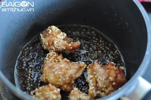 Gà lăn mè thơm ngon hấp dẫn