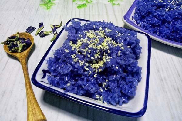 Gái đoảng đãi chồng mùa dịch, cơm đậu biếc hóa thành cơm 'ghẻ lở'
