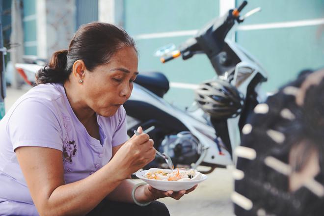 Gánh bánh bèo 'bà ngoại' gần nửa thế kỷ gắn bó với người Sài Gòn