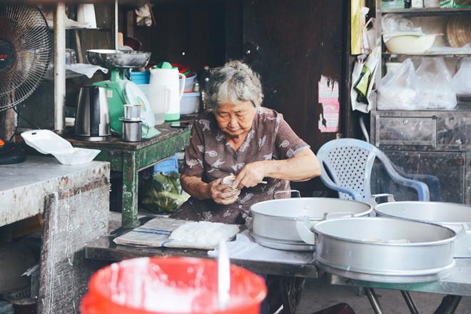 Gánh bánh bèo 'bà ngoại' gần nửa thế kỷ gắn bó với người Sài Gòn