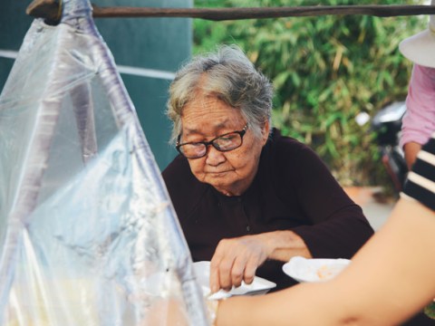 ganh banh beo ba ngoai gan nua the ky gan bo voi nguoi sai gon Gánh bánh bèo 'bà ngoại' gần nửa thế kỷ gắn bó với người Sài Gòn