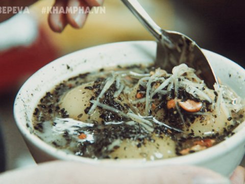 ganh banh troi tau nong hoi dong khach du ha noi lanh lam van chap nhan dung Gánh bánh trôi tàu nóng hổi đông khách, dù Hà Nội lạnh lắm vẫn chấp nhận đứng để thưởng thức