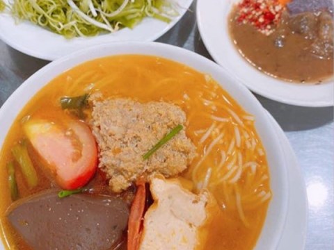 ganh bun rieu yeu thich cua thuy ngan Gánh bún riêu yêu thích của Thúy Ngân